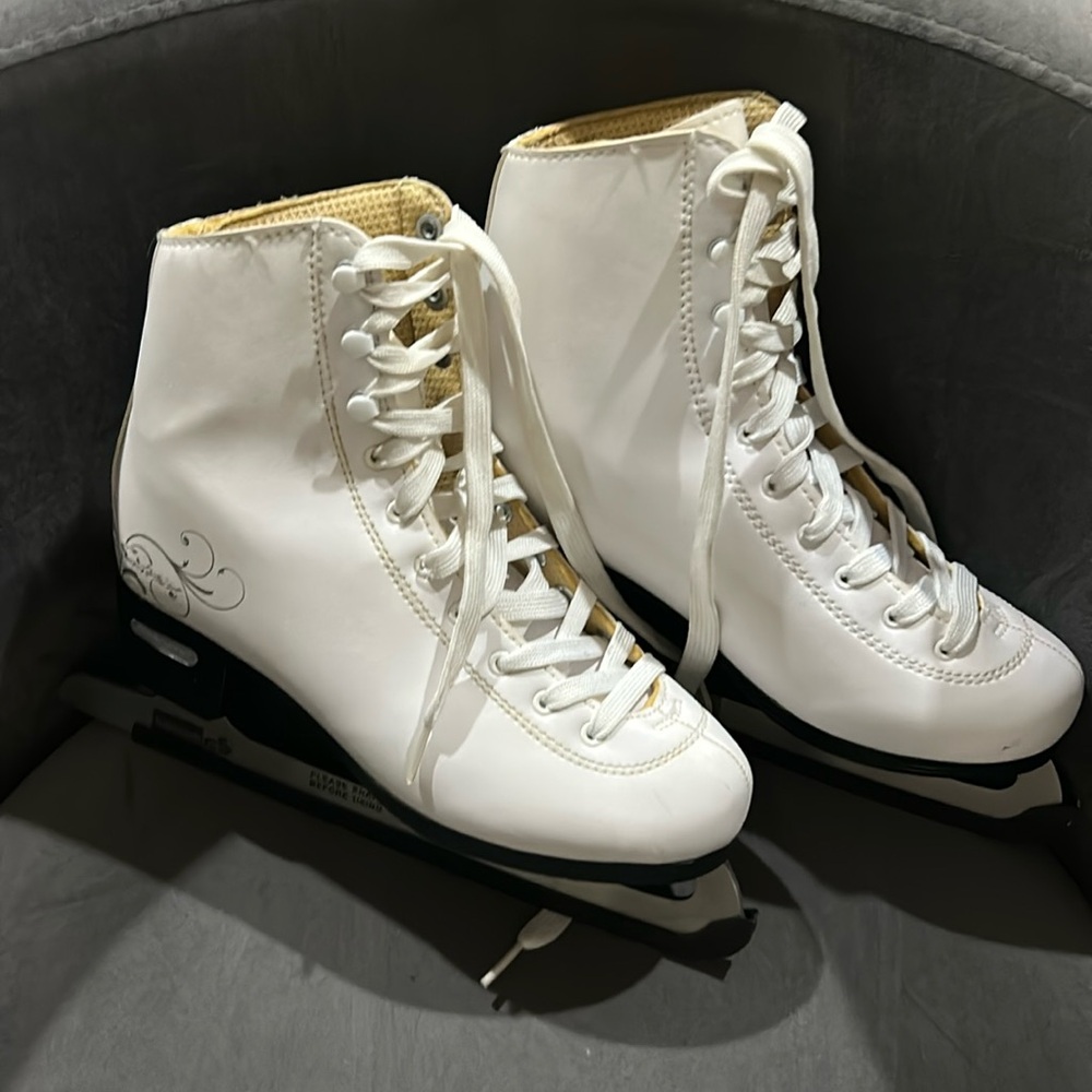 Girls Ice Skates - White - Bladerunner Solstice - worn once